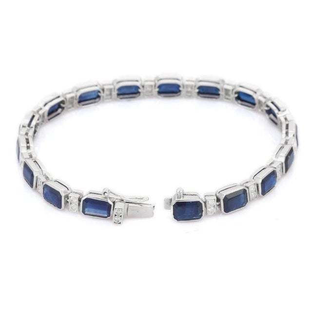 17.85 Ct Blue Sapphire Bracelet in 18 Karat White Gold With Prong Set Diamonds For Sale - Image 9 of 10