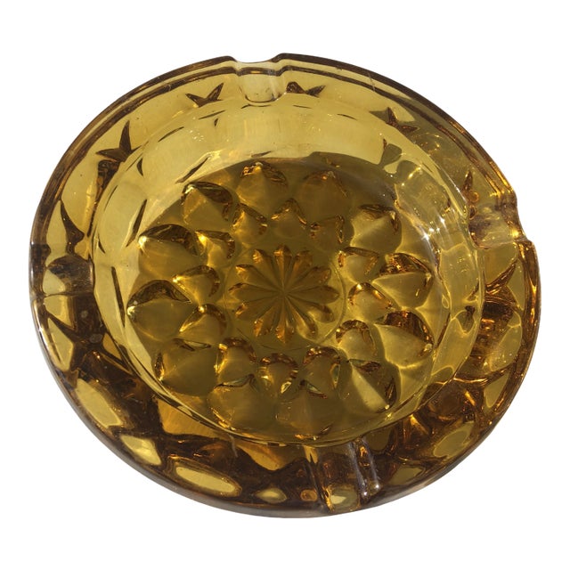1960s Mid-Century Modern Round Amber Ashtray With 12 Point Star Pattern For Sale