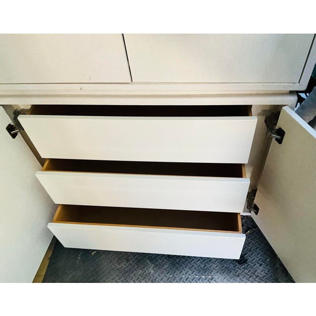 Late 20th Century Contemporary White Painted Raffia-Clad Storage Cabinet Armoire With Adjustable Shelving & Hidden Drawers For Sale In Los Angeles - Image 6 of 9
