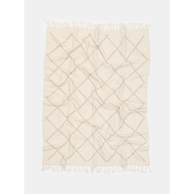 Merino wool throw with geometric pattern.