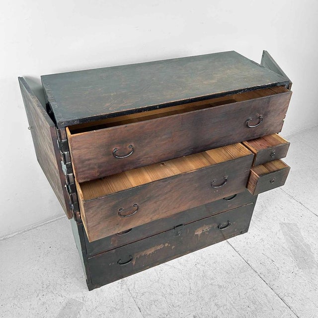 Japanese Tansu Meiji Two-Piece Lacquer Drawer Chest, 1890s, Set of 2 For Sale - Image 6 of 17