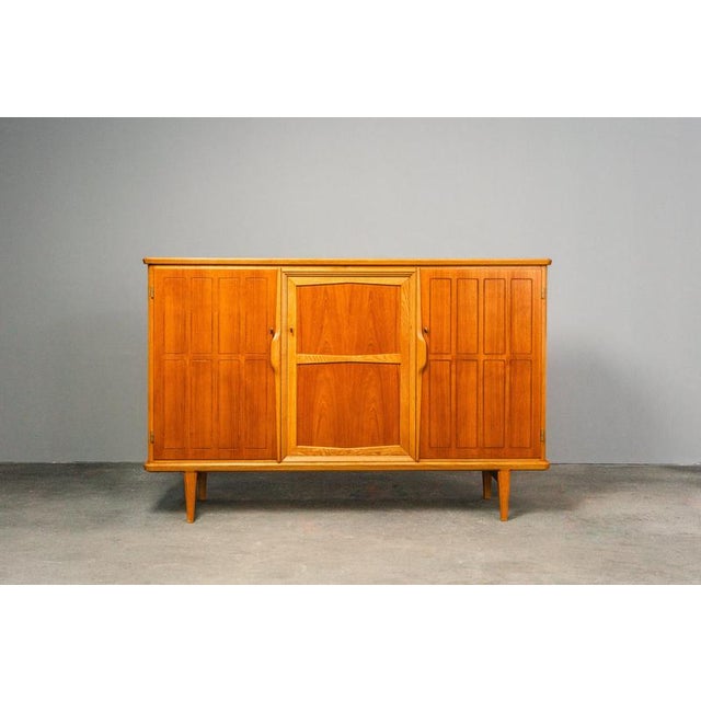 Mid-Century Sideboard in Oak For Sale - Image 3 of 18