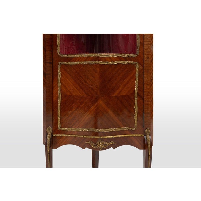 French Louis XV Style Corner Display Cabinet with Arched Glass, 1950 For Sale - Image 6 of 17