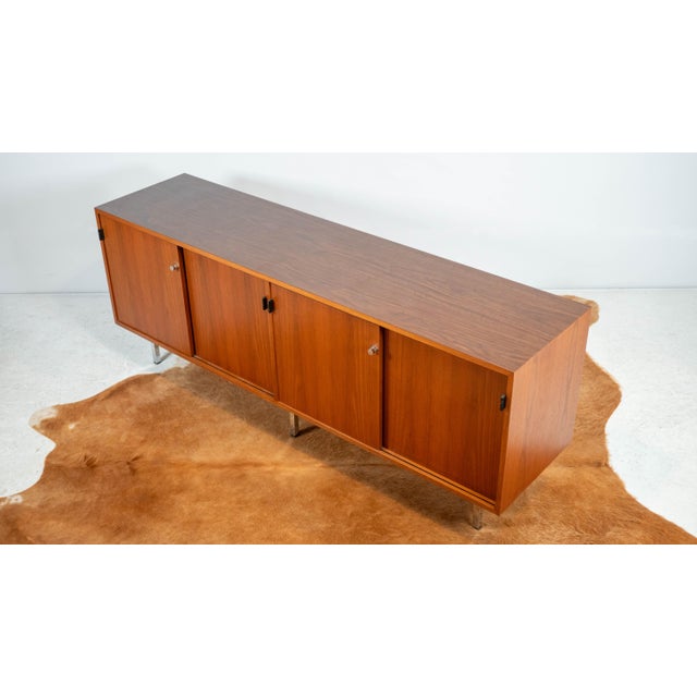 1980s Florence Knoll Model 541 for Knoll International Walnut Credenza For Sale - Image 11 of 18