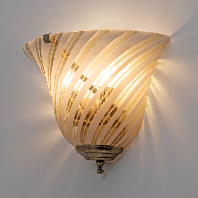 Murano Glass and Brass Sconces in the style of Barovier & Toso, 1960s, Set of 2 For Sale - Image 4 of 10