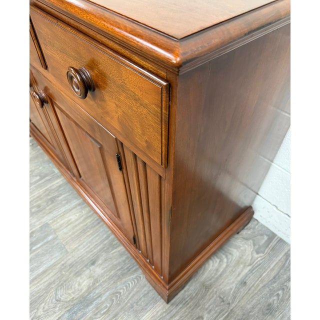 Wood Vintage American Traditional or Country Style Mahogany Buffet Sideboard For Sale - Image 7 of 14