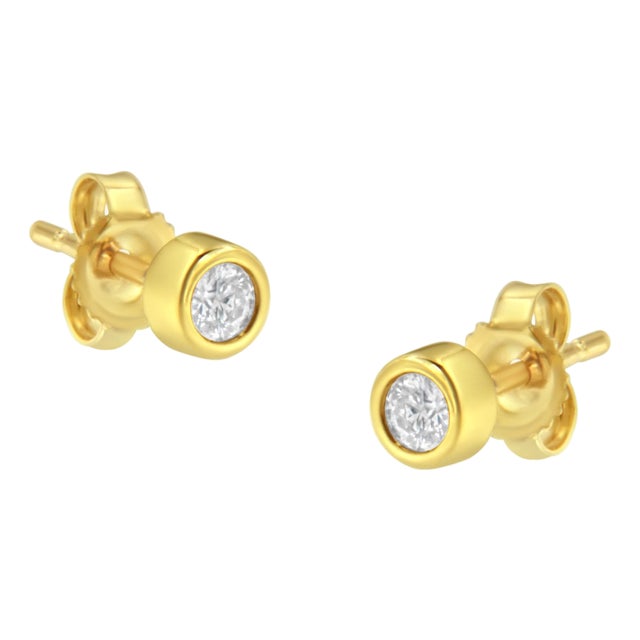 10K Yellow Gold 0.15 Cttw Round Brilliant-Cut Near Colorless Diamond Bezel-Set Stud Earrings (H-I Color, I1-I2 Clarity) For Sale