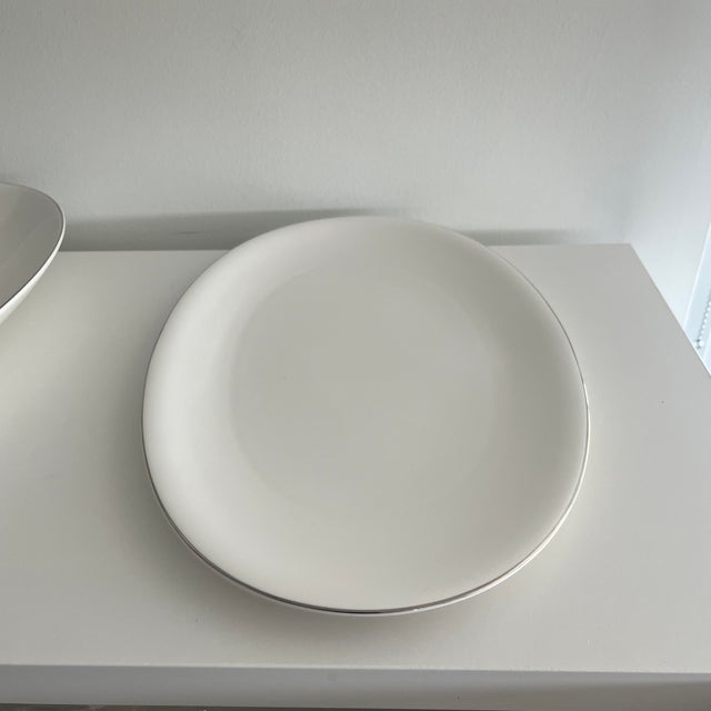 Contemporary 1980s Nikko "Deva" Oval Serving Platter Platinum Rim - Fine Bone China For Sale - Image 3 of 4