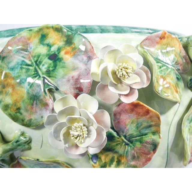 Painted ceramic cache-pot vase, with sculptures of frogs and water lilies. Rita dal prà ceramiche. Nove (vi), 1980s origin...