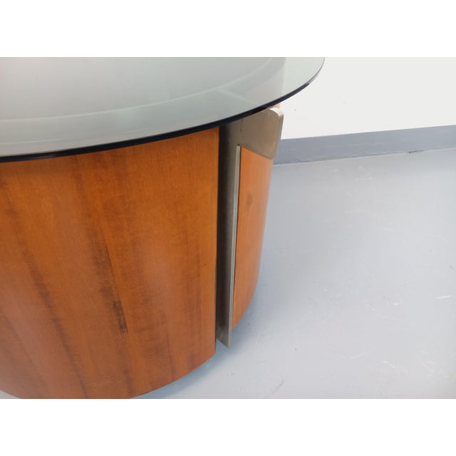 Vintage Italian Round Coffee Table with Swivel Bar on Casters in Curved Teak, Cast Aluminum and Smoked Glass by Eugenio Gerli for Tecno, 1960s For Sale - Image 13 of 18