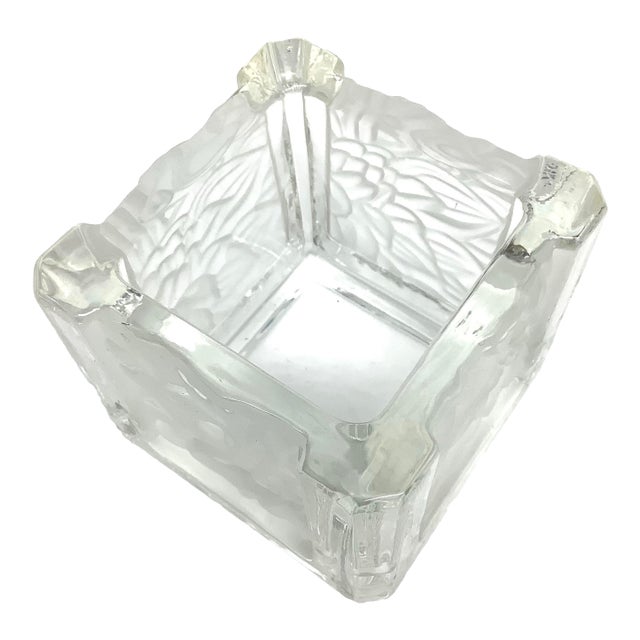 Carved Crystal Trinket Box After Lalique For Sale