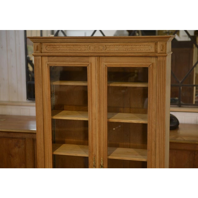 Vintage Display Cabinet in Raw Oak, 1950s, in Very Good conditions. Designed 1950 to 1959