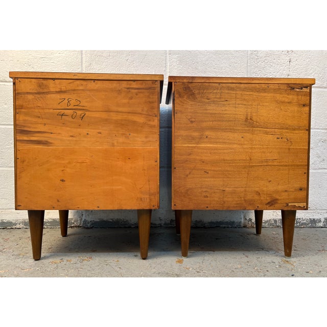 Mid-Century Modern Walnut & Brass Nightstands Attributed to Young Manufacturing For Sale - Image 12 of 18