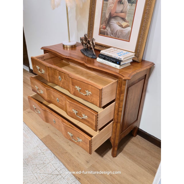 Brass Ethan Allen 1994-1997 Legacy Collection French Provincial Serpentine Chest 3 Drawer Dresser For Sale - Image 8 of 11