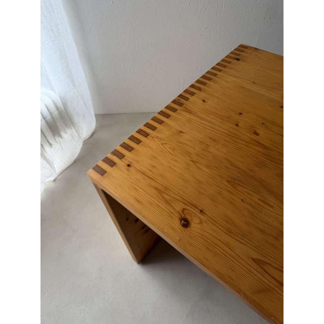 This table was designed by Ate van Apeldoorn in the 1970s and produced by Houtwerk Hattem. It's a design that revolves...
