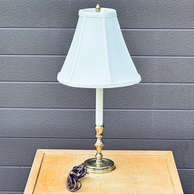 Fantastic vintage Virginia Metalcrafters solid brass table lamp complete with silk shade and solid brass acorn finial....