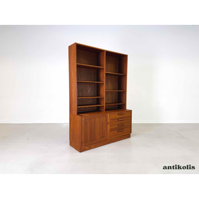 We are offering for sale a beautiful teak Mid Century bookshelf from Troeds. The series/model is called Domi Monté, was...