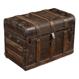 19th Century Immigrant Steamer Trunk With Decorated Interior Partitions For Sale