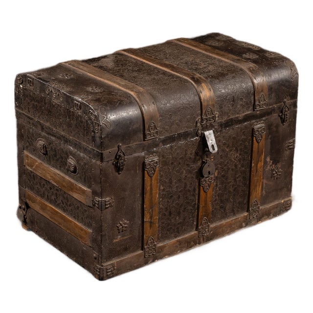 19th Century Immigrant Steamer Trunk With Decorated Interior Partitions For Sale