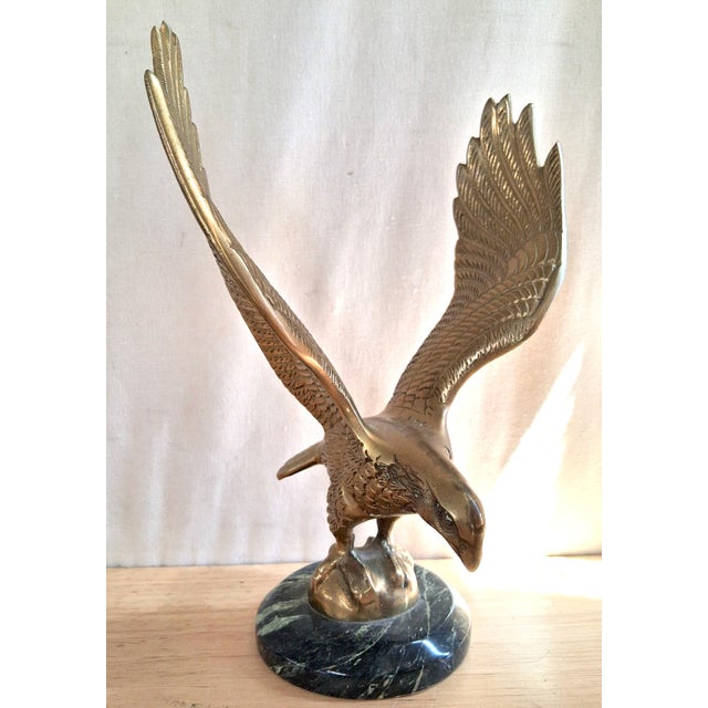 Mid-Century Modern Vintage Cast Brass Eagle With Spanned Wings in Flight – Round Marble Base For Sale - Image 3 of 16
