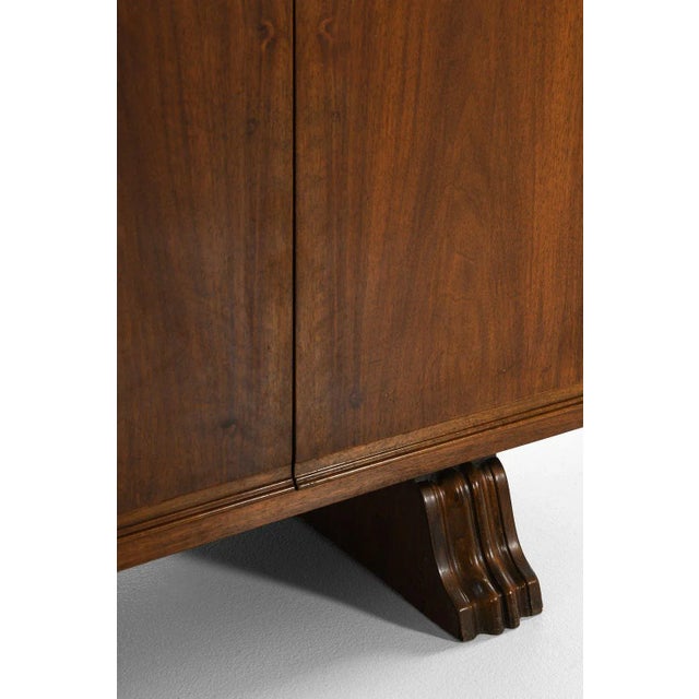 Bar Cabinet in Walnut and Brass, 1930s For Sale - Image 6 of 10