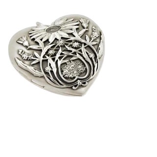 Late 20th Century 18690 - Tiffany & Co. Large Ziegfeld Daisy Sterling Heart Photo Locket Pendant For Sale