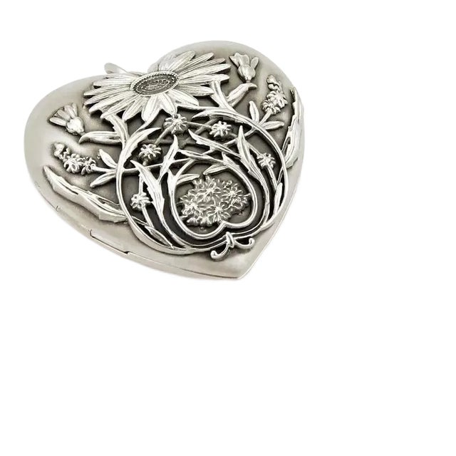 Late 20th Century 18690 - Tiffany & Co. Large Ziegfeld Daisy Sterling Heart Photo Locket Pendant For Sale