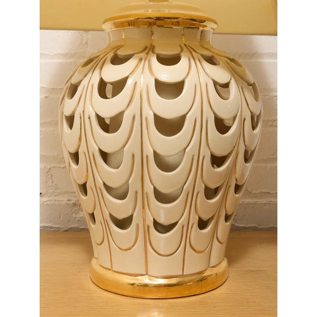 Ceramic Mid 20th Century Scallop Glow White Ceramic Table Lamp With Tapered Shade For Sale - Image 7 of 7
