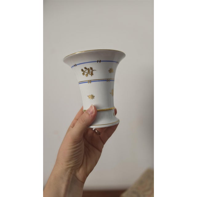 Dimensions: 4 × 4 in (10.2 × 10.2 cm) Weight: 0.40 lb (180 g) A beautiful vintage Herend Hungary hand-painted porcelain...