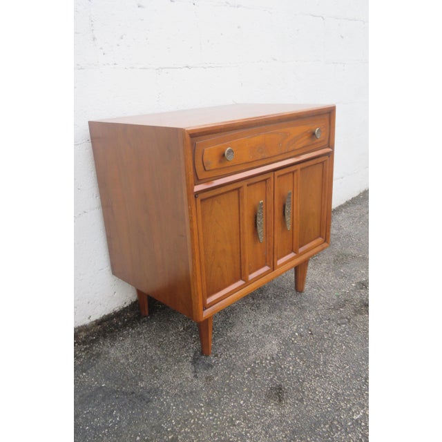 Drexel Heritage Drexel Heritage Mid 20th Century Modern Nightstand Side End Bedside Table For Sale - Image 4 of 17