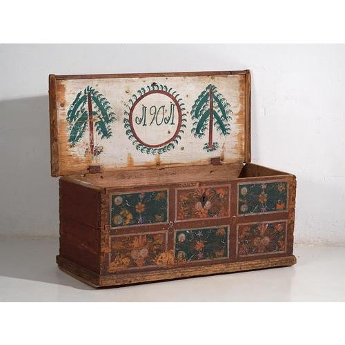 Antique Storage Trunk with Floral Decoration, 1895 For Sale - Image 3 of 11