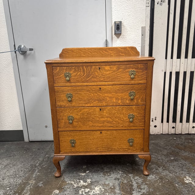 Design Plus Gallery presents a Victorian Chest of Drawers of Solid Tiger Oak Wood. The casement has four staggered width...