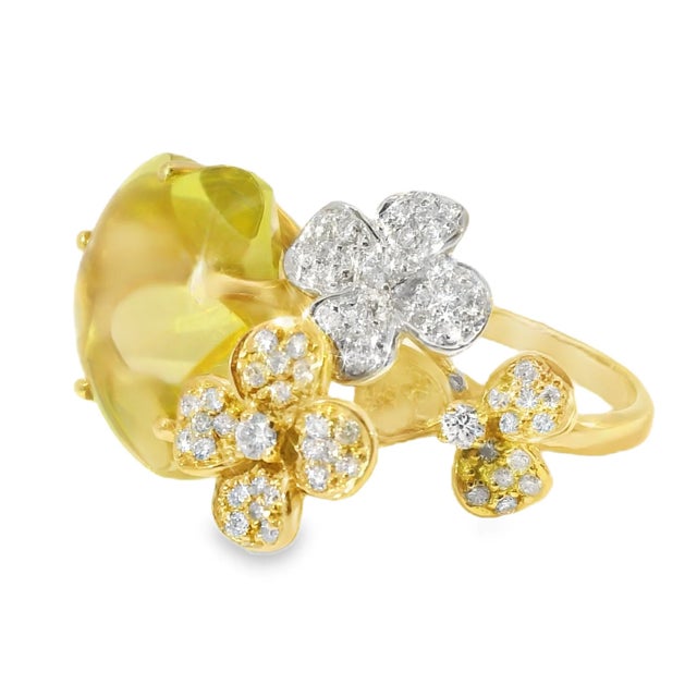 Add elegance and color to your collection with this 18K tri-color gold floral ring, featuring a natural cabochon lemon...