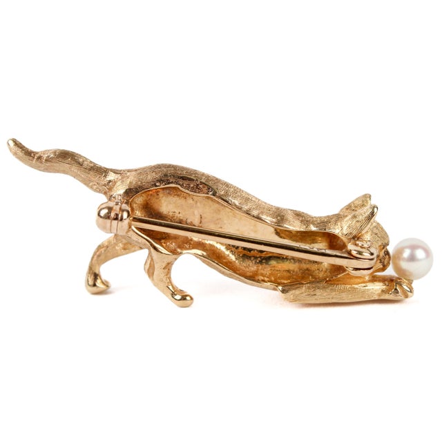 Mid-Century Modern 14k Yellow Gold Cat Brooch With 3.9mm Pearl, Late 20th Century For Sale - Image 3 of 10