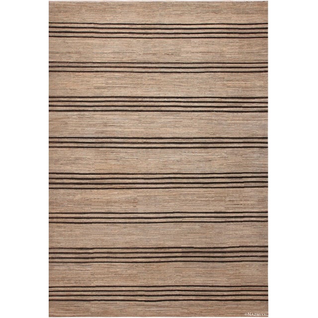 Nazmiyal Collection Large Earthy Tones Luxurious Decorative Modern Rug For Sale