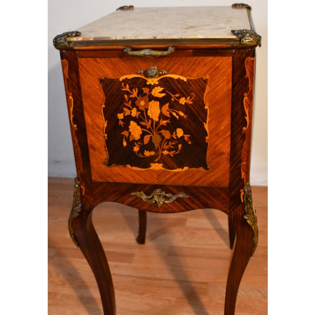 1890s Antique French Louis XV Walnut Inlaid & Marble Top Liquor Cabinet / Bar For Sale - Image 11 of 18