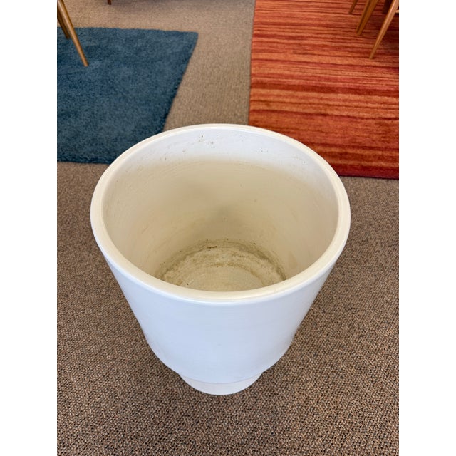 Mid-Century Modern Mid Century Modern Large Matte White Chalice Pottery Planter in the Style of Malcolm Leland For Sale - Image 3 of 10