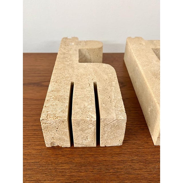 Giraffe Sculptures in Travertine by Enzo Mari for the Mannelli Brothers, 1970s, Set of 2 For Sale - Image 6 of 9