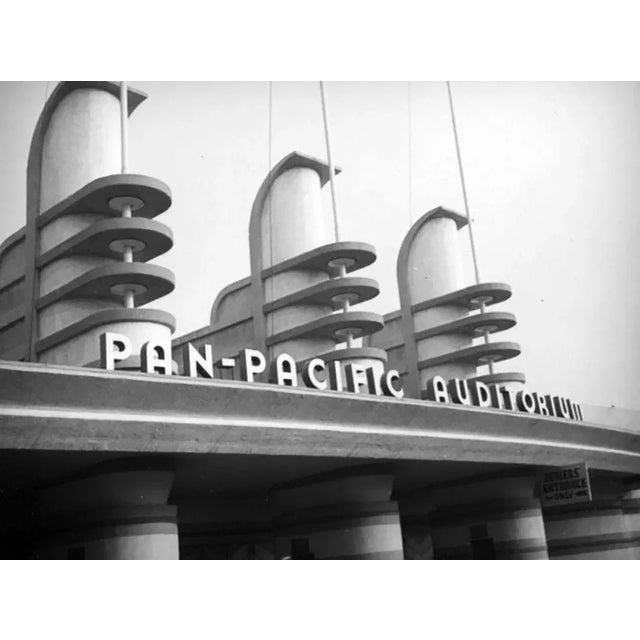 Large Vintage Neon Marquee Letter "U" From Pan-Pacific Auditorium For Sale In Los Angeles - Image 6 of 7