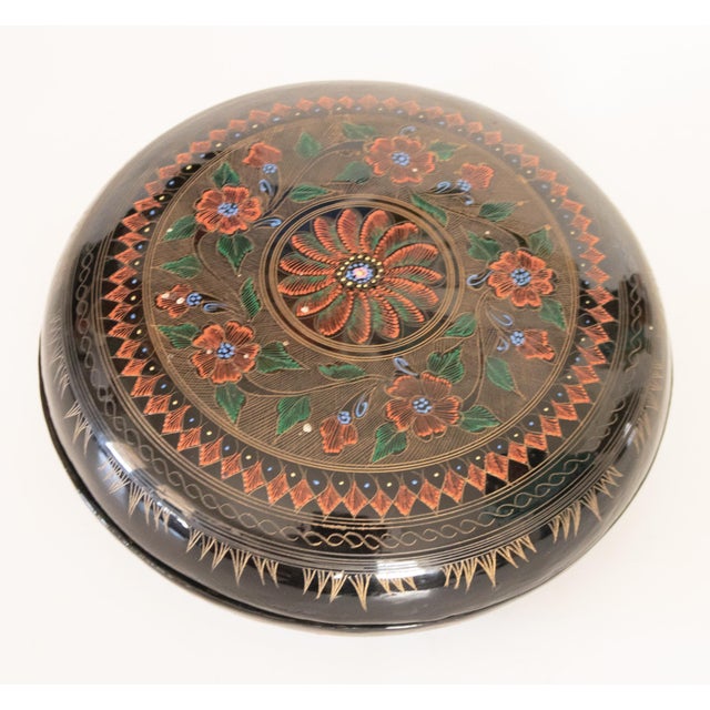 Kamakura-Bori Style Lacquered Set of 6 Sushi Plates in Wood Box For Sale - Image 12 of 15