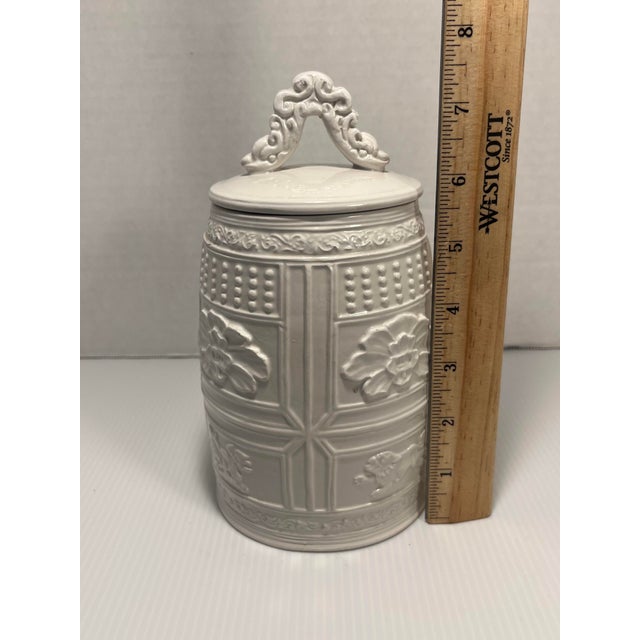 Rare! Vintage White Ceramic Foo Dog Decorated Lidded Jar Made in Italy 7.5" For Sale - Image 11 of 11