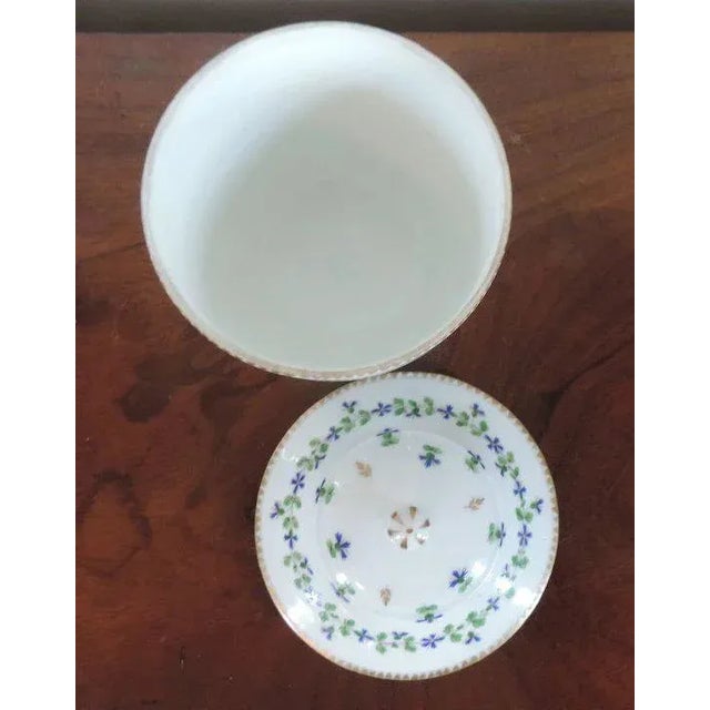 Antique early 19th c. Nast Paris porcelain sugar box decorated in the classical sprig enhanced by gilding. Measures 6"...