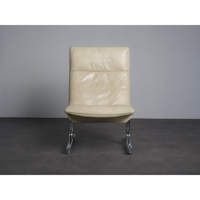 An iconic ds-2030 lounge chair designed by hans eichenberger for swiss manufacturer de sede in the 1970s. The design...