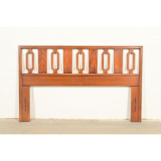 Mid-Century Modern Sculpted Walnut Queen Size Headboard, 1960s For Sale - Image 10 of 10