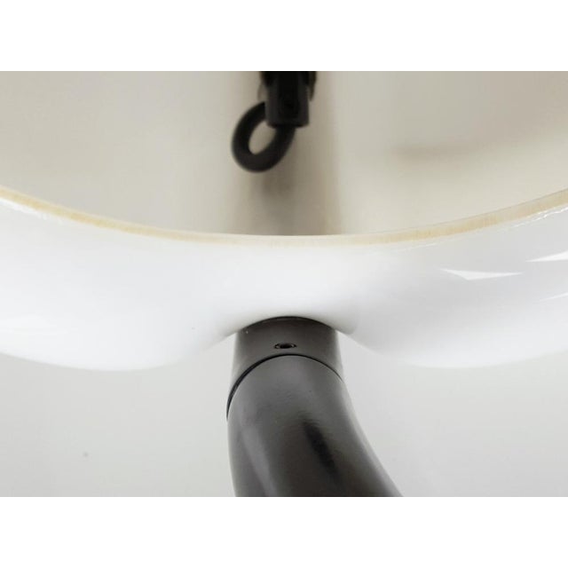 Black Metal and White Acrylic Glass Serpente Table Lamp by Elio Martinelli for Martinelli Luce, 1960s For Sale - Image 6 of 15