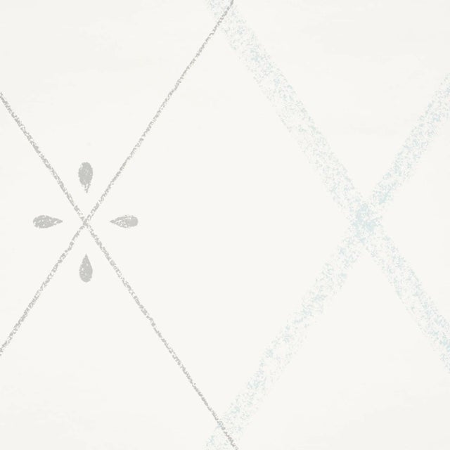 Contemporary Schumacher Kasumi Diamond Wallpaper in Mineral For Sale - Image 3 of 4