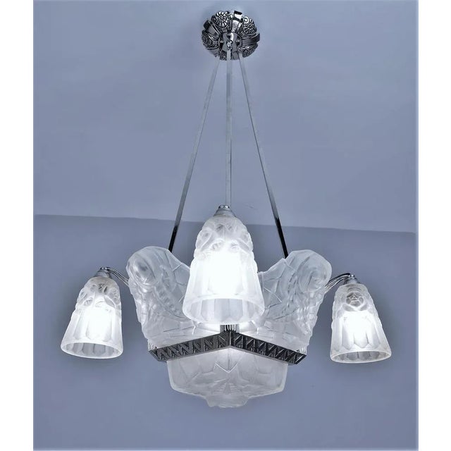 Great high -quality louster from France in the 1920s. Very finely elaborated bronze monastery, nickel -plated. In the...