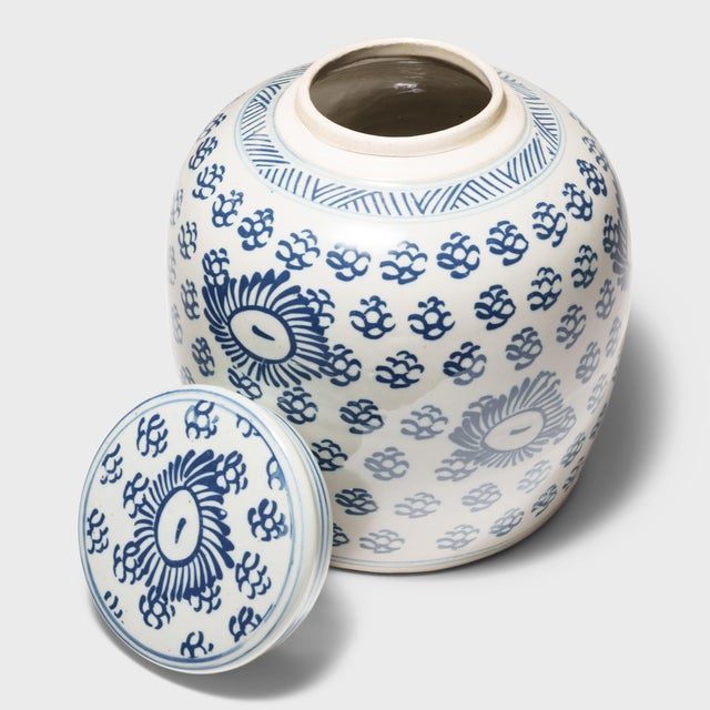 Contemporary Chinese Blue and White Keepsake Jar For Sale - Image 3 of 3