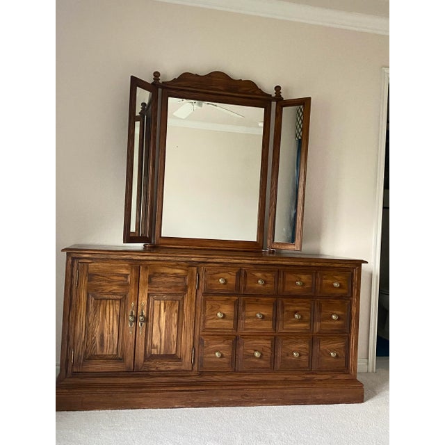 Pennsylvania House Oak Dresser With Triptych Mirror American Traditional With Colonial Charm Late 20th Century Excellent Condition For Sale - Image 18 of 18