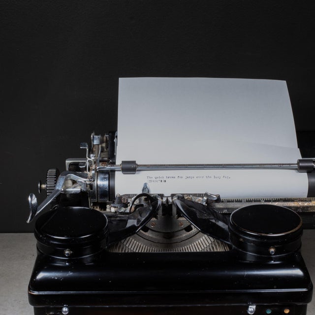 Art Deco Art Deco Royal KHM Standard Typewriter c.1935 For Sale - Image 3 of 7